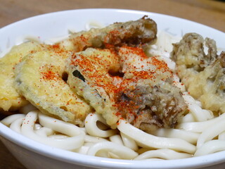 日本の家庭の食卓、天ぷらうどん