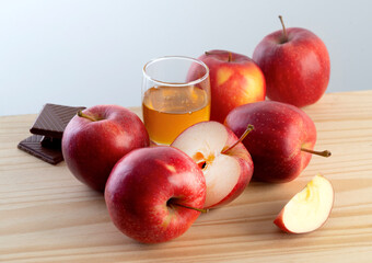 Pommes au miel avec en accompagnement du chocolat