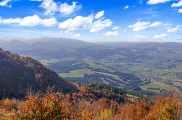 Naklejka premium The rolling hills and mountains of a highland region under a dramatic sky at sunset or sunrise.