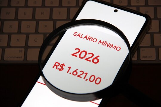 Valor do Sal&aacute;rio M&iacute;nimo Brasileiro em  2026 - R$ 1.621,00 - Brazilian Minimum Wage in 2026 - R$ 1,621.00.