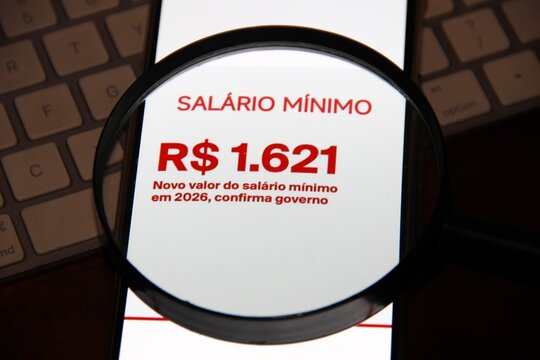 Valor do Sal&aacute;rio M&iacute;nimo Brasileiro em  2026 - R$ 1.621,00 - Brazilian Minimum Wage in 2026 - R$ 1,621.00.