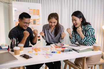 UX/UI designers collaborating during a creative workshop to test interface ideas and exchange feedback for app development, emphasizing teamwork and innovative design thinking.