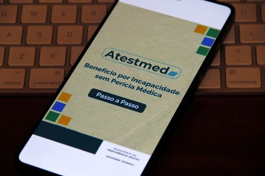 Atestmed - Sistema do INSS que permite solicitar o benef&iacute;cio por incapacidade tempor&aacute;ria (antigo aux&iacute;lio-doen&ccedil;a) enviando atestados m&eacute;dicos digitalmente pelo aplicativo ou site Meu INSS.