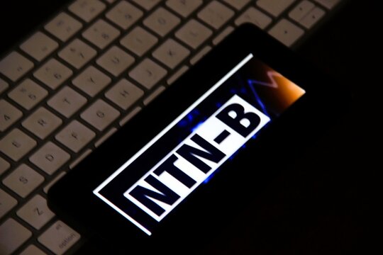 NTN-B - Nota do Tesouro Nacional S&eacute;rie B - Conhecida como Tesouro IPCA+, &eacute; um t&iacute;tulo p&uacute;blico brasileiro de renda fixa que protege o investidor da infla&ccedil;&atilde;o, pagando a varia&ccedil;&atilde;o do IPCA.