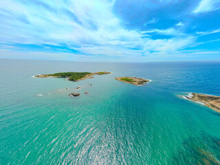Imagem a&eacute;rea do arquip&eacute;lado das 3 ilhas, para&iacute;so de &aacute;guas cristalinas localizado no litoral da cidade de Guarapari. Sul do estado do Esp&iacute;rito Santo.