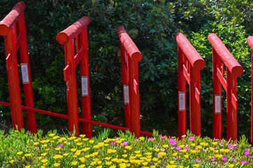 山口県の元乃隅神社(もとのすみじんじゃ)、赤色の鳥居が神秘的で美しい