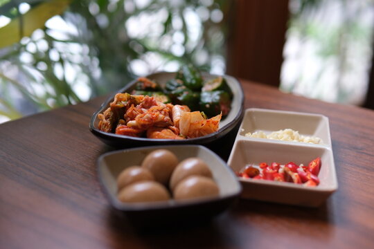 young summer radish kimchi bibimbap, bibimbap, chwinamul, radish greens, braised pork and kimchi, steamed kimchi, side dishes, Korean food, vegetarian food, traditional food, food, meal