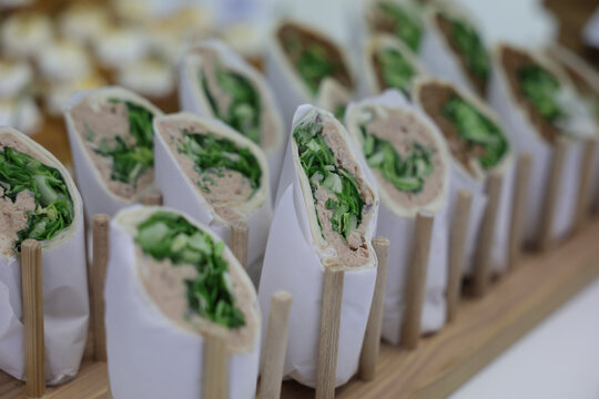 Wraps auf einem Buffet