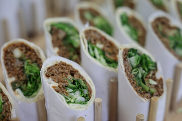Wraps auf einem Buffet