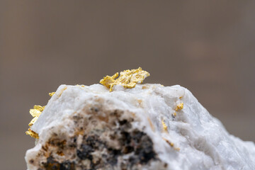 金の鉱石の素材写真