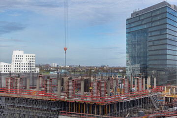 Bauarbeiter arbeiten auf einer Baustelle