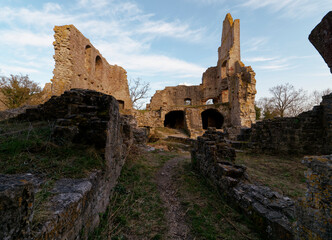 Abendstimmung an der Burgruine Homburg und dem Naturschutzgebiet Ruine Homburg, Unterfranken, Franken, Bayern, Deutschland