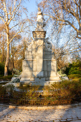 Obraz premium Cuba monument in Buen Retiro park, Madrid, Spain