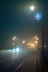 Night scene of a street bridge in a foggy atmosphere