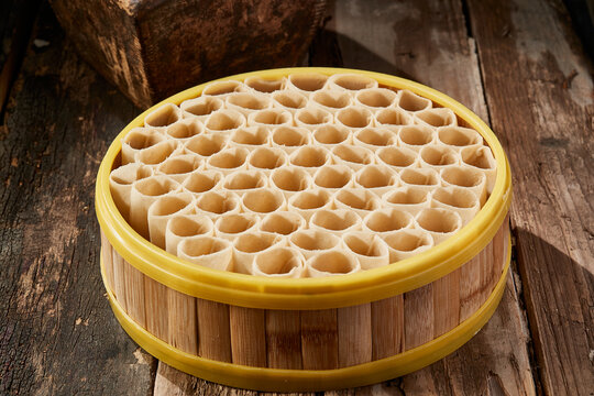 Steamed Oat Noodles, a specialty of Zhangjiakou Bashang