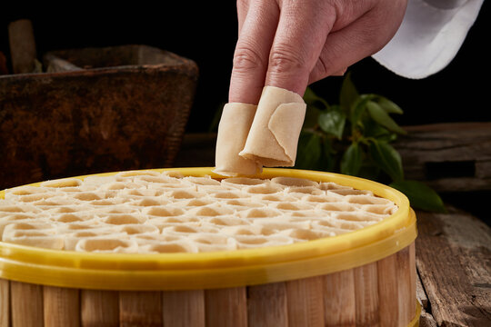Steamed Oat Noodles, a specialty of Zhangjiakou Bashang