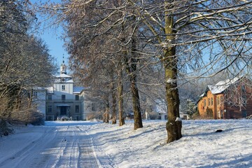 Herrenhaus Gut Rantzau im Winter.