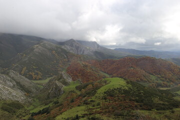 Paisaje monta&ntilde;oso