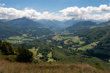 Vue &agrave; l'int&eacute;rieur du Massif de la Chartreuse (Alpes, France)