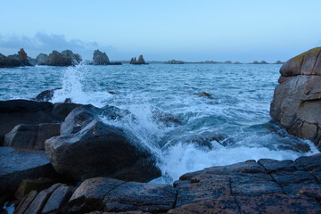 Petit matin sur la c&ocirc;te bretonne &agrave; Plougrescant - France