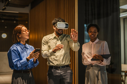 Diverse business team exploring virtual reality v r glasses technology - Powered by Adobe