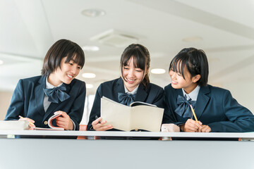 Friends, classmates, elementary school students, junior high school students, high school students...