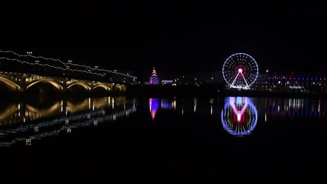 Night-time video of the illuminated Ferris wheel and Christmas lights in Bayonne, France
