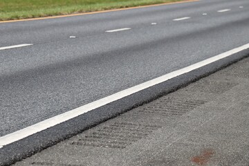 Obraz premium asphalt road in the morning