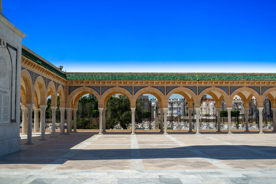El mausoleo de Bourguiba en Monastir, T&uacute;nez. Es una tumba monumental en Monastir, T&uacute;nez, que contiene los restos del ex presidente Habib Bourguiba, el padre de la independencia de T&uacute;nez, quien muri&oacute; e