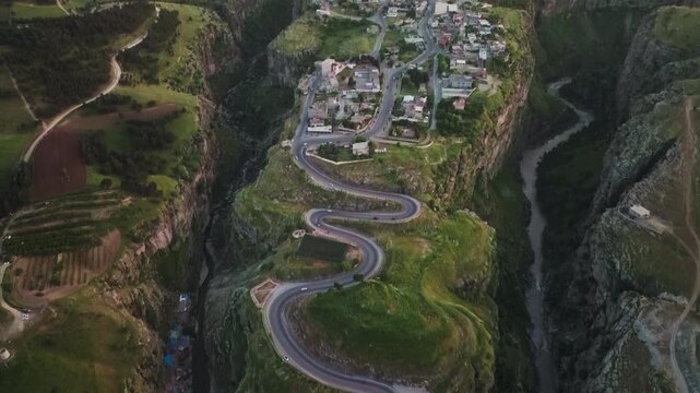 Drone advances with slight tilt-up along Erbil&rsquo;s winding mountain road.