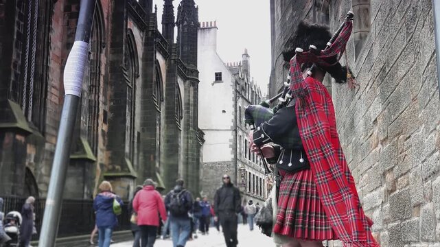 Old town with Royal Mile, Edinburgh, Scotland