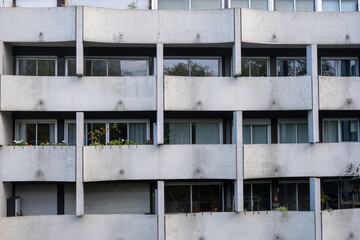 Curved Residential Building Facade with Repeating Balconies © Yasin