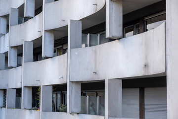 Curved Residential Building Facade with Repeating Balconies © Yasin