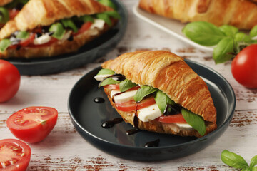 	
Croissants with mozarella cheese and tomatoes in caprese style	