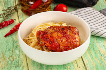 Pasta spaghetti with chicken thighs