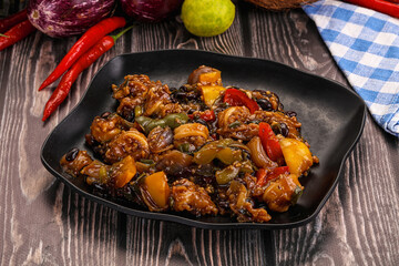 Squid with vegetables in oyser sauce