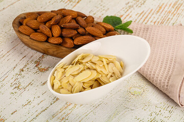 Sliced almond nut for culinary