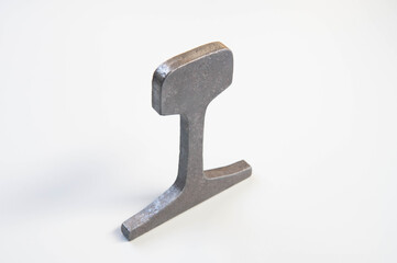 短く切断された鉄道レールの切断面