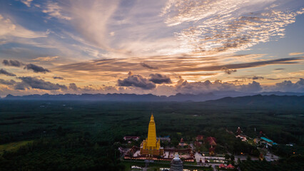 Wat Mahathat Wachiramongkol Former name (Wat Bang Tong) is located Krabi, a towering pagoda is beautiful, tourists are always watching In the evening, the sun sets.