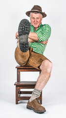 Älterer Mann in Tracht