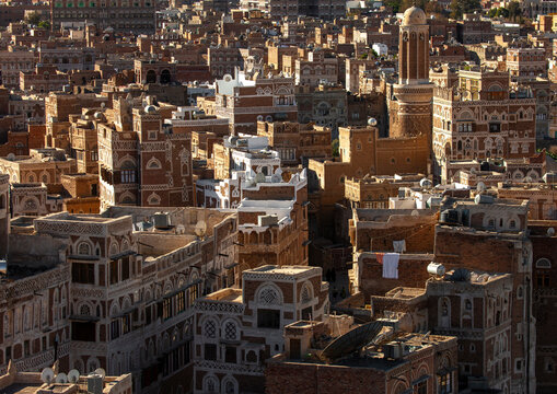Mosque in the middle of traditional houses in the old city, Amanat Al-Asemah, Sanaa, Yemen