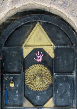 Handprint to protect from the evil eye on a door, Amanat Al-Asemah, Sanaa, Yemen