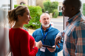 Plakat Group of people discussing plans outside a building in the daytime