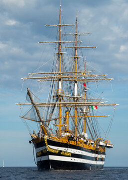 Nave scuola, Amerigo Vespucci, La Maddalena