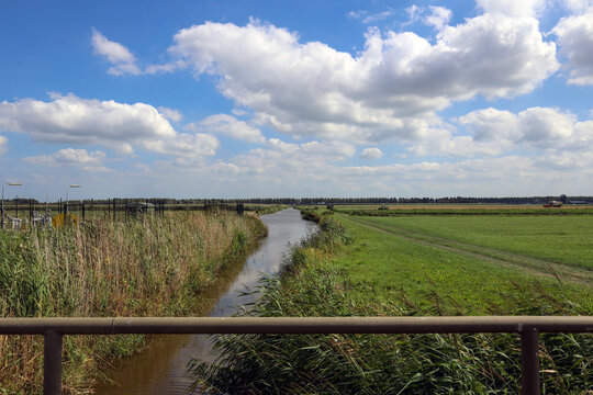Meadows in the Zuidplaspolder where new village Cortelande will be build