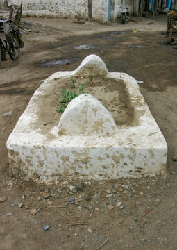 Grave in the middle of the street, Al Hudaydah Governorate, Zabid, Yemen