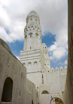 Al Ashrafiyya Mosque with twin minarets, Janad Region, Taiz, Yemen