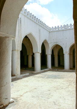 Old mosque prayer room, Al Hudaydah Governorate, Zabid, Yemen