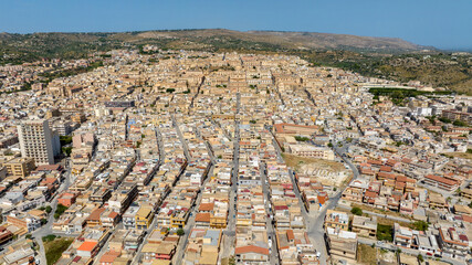 Obraz premium Aerial view of the entire city of Noto, nestled among the hills, in the province of Syracuse, Sicily, Italy. At the heart of the town is the historic center with its monuments.