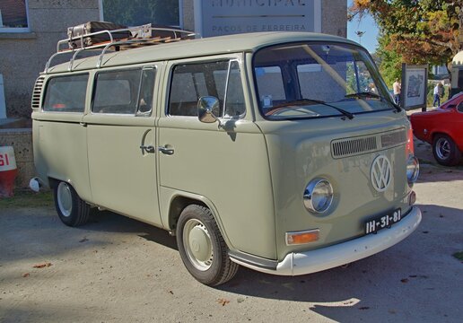 Volkswagen T2 Kombi van traveling vintage trip